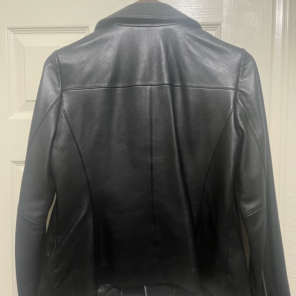 Leather jacket - Picture 4 of 8
